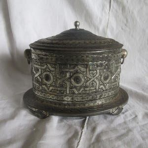 Old Tin Biscuits Sweets Memorabilia Collectible French Vintage Small Victoria Belgium