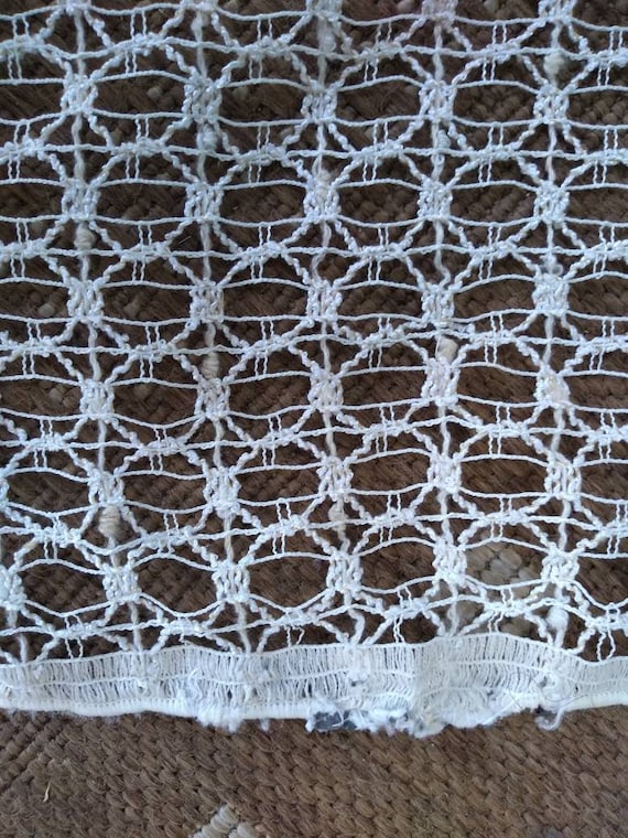 カーテン 19th Century French Filet Lace Curtain Vintage French Filet Lace Curtain: 1970s Retro Weave, Ecru Cream