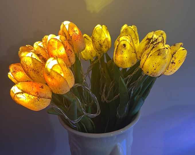 12” lighted battery  primitive grungy spring dyed set of tulips Raggedy Junction