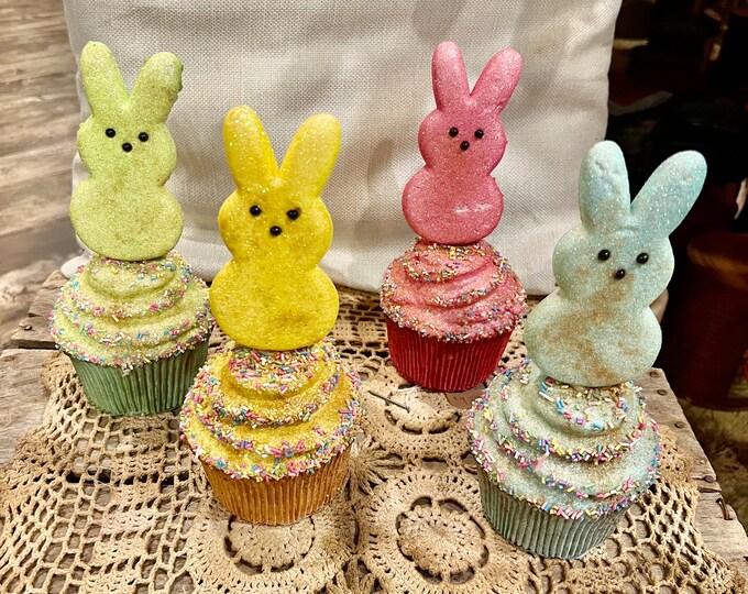 Raggedy junction primitive Easter Bunny peep Cupcakes