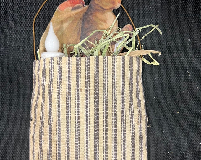 Raggedy junction primitive Easter hanging pocket