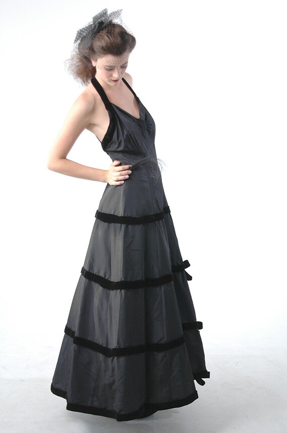 1940s Evening Gown / 1940s Black Taffeta and Velv… - image 3