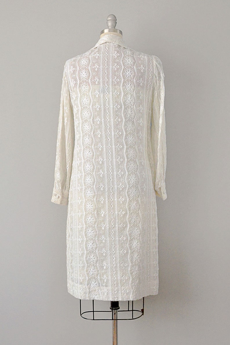 Nat Kaplan Embroidered Ivory Cotton Shirtwaist 1960s Dress / Size Medium image 4