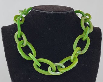 1940s Bakelite Necklace / Green Bakelite / Bakelite Chain Necklace