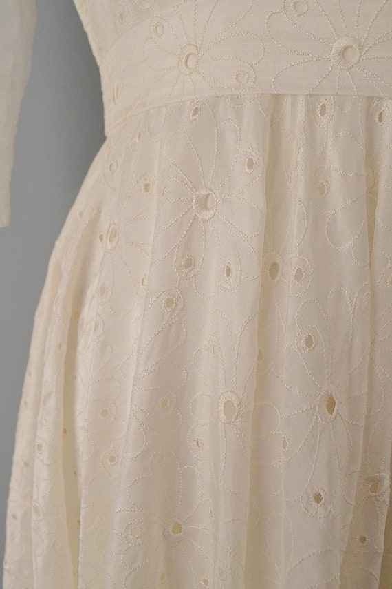 1950s Eyelet Wedding Dress / 50s Ivory Silk Eyele… - image 7