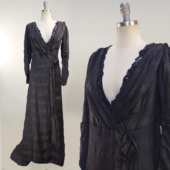 black 1800s dress 1890s Black Wrapper Dress  Witchy Vintage