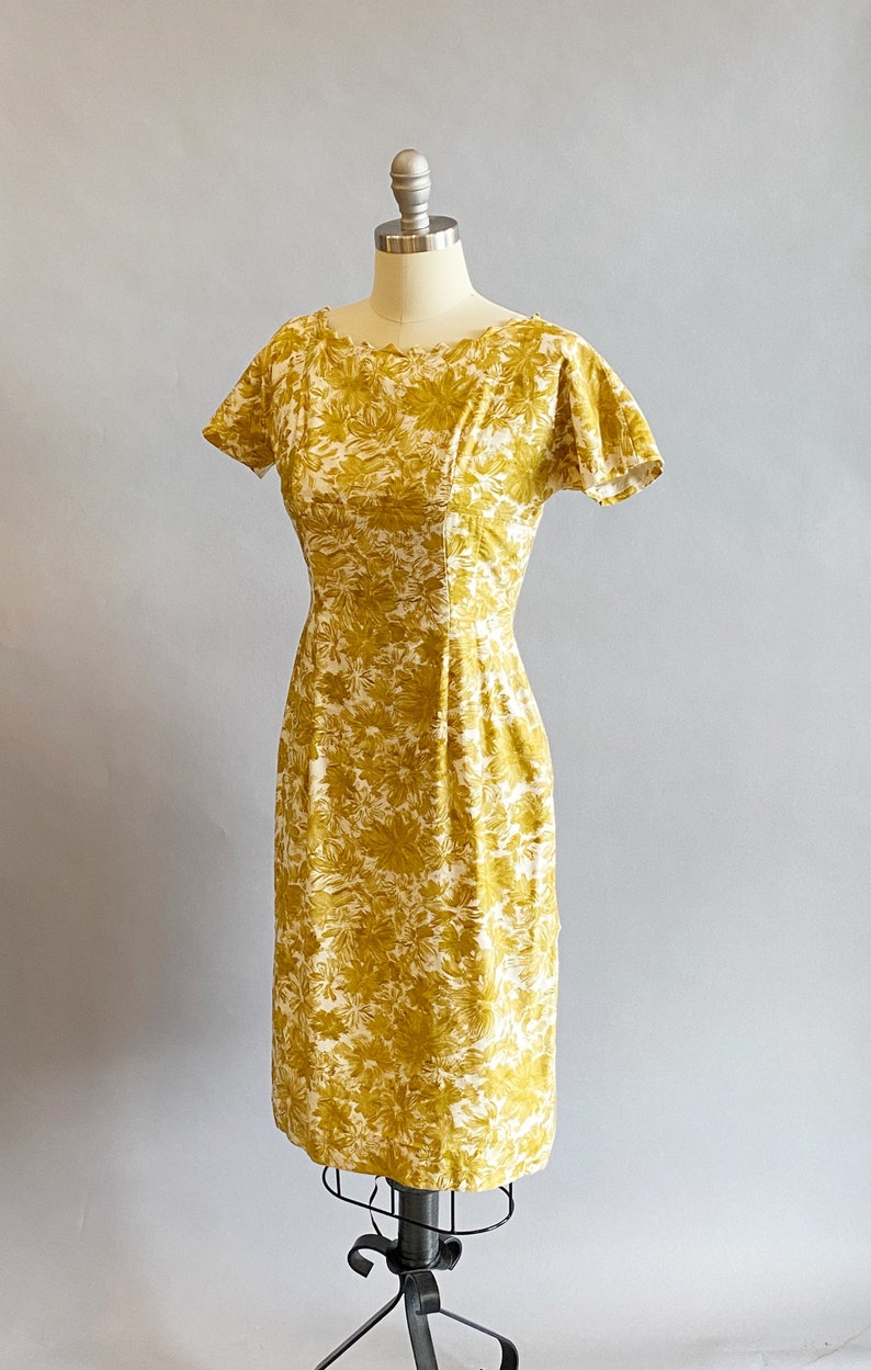 1950s Floral Print Dress / 1950s Wiggle Dress / 50s Day Dress / Vintage Lawn Dress / Size Small image 5