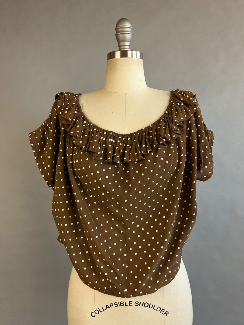 1950s Polka Dot Blouse / Brown Cropped Top / Polka Dot Print Blouse w/ Ruffled Neckline / Size Large XL image 2