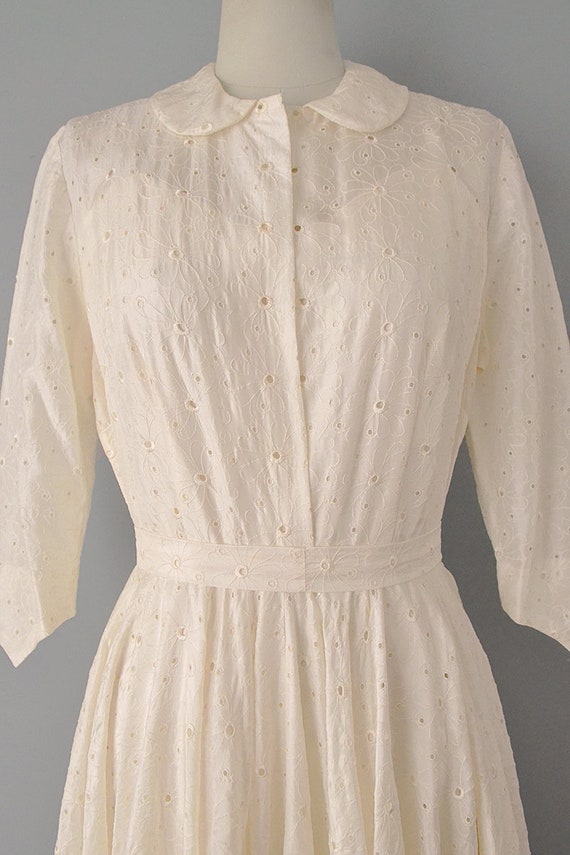 1950s Eyelet Wedding Dress / 50s Ivory Silk Eyele… - image 4