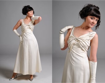 1950s Evening Gown / 1950s Party Dress / 1950s Wedding Dress / 1950s Ivory Silk Taffeta and Rhinestone Gown // Small