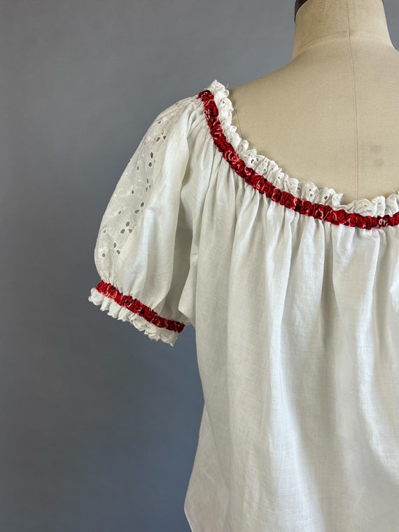 1950s Eyelet Peasant Blouse / White Eyelet Lace Peasa… Gem