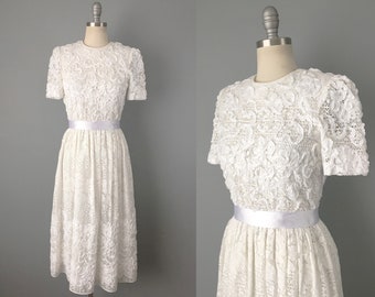 1970s White Lace Dress By Morton Myles / White Floral Lace Dress / Ribbon Dress / Vintage Wedding Dress / Size Small