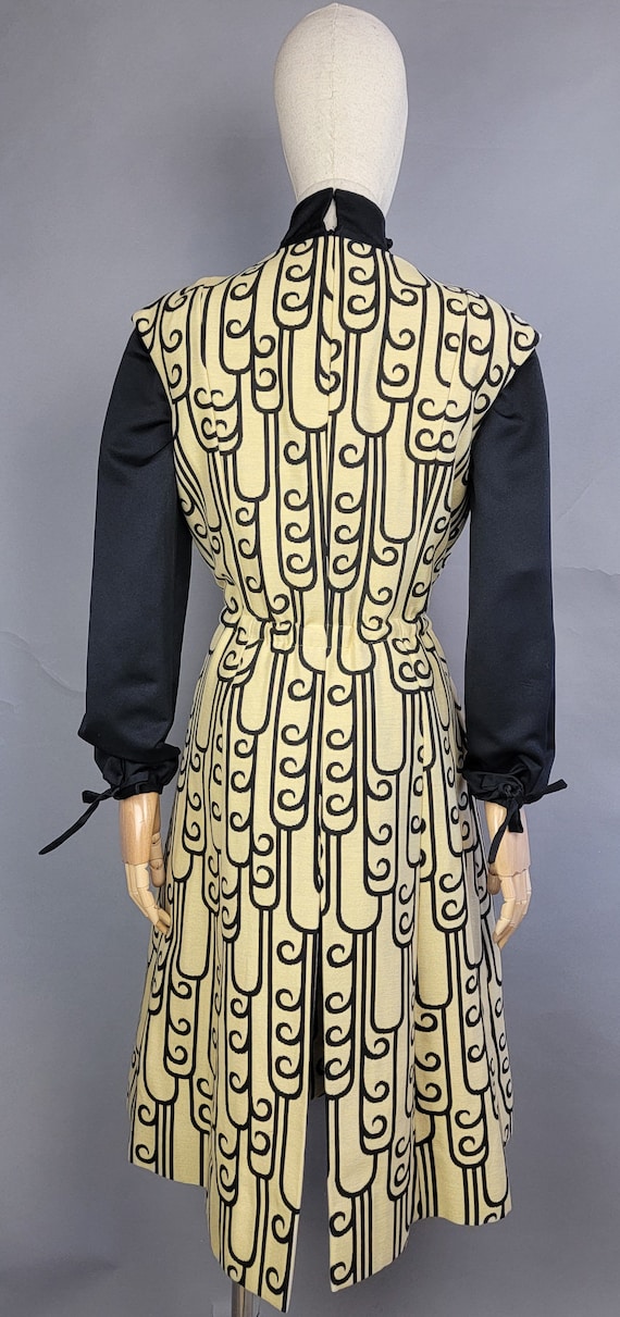 1960s Mod Dress /1960s Mod Black Mini Dress and V… - image 7