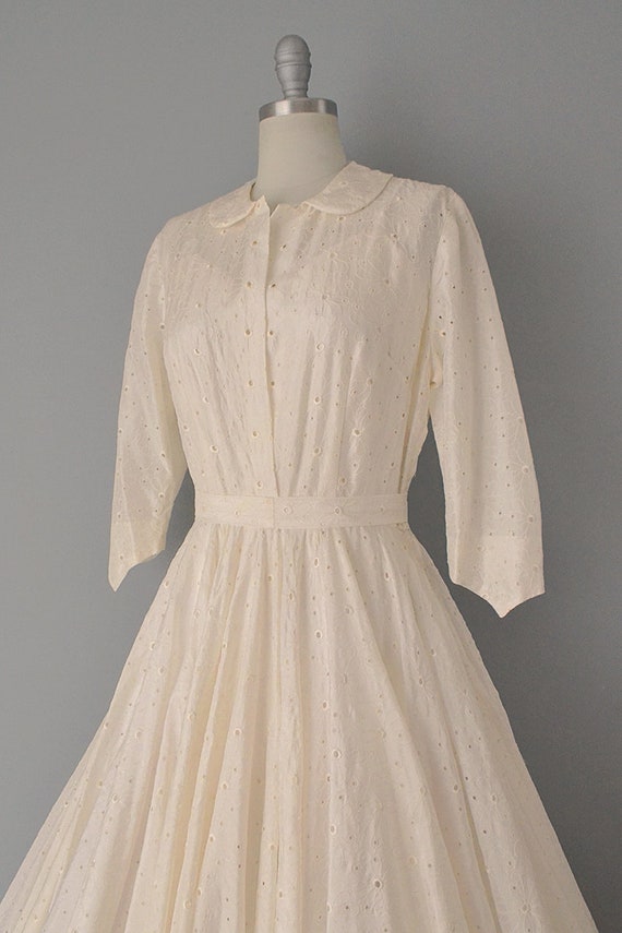 1950s Eyelet Wedding Dress / 50s Ivory Silk Eyele… - image 8