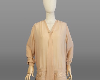 1920s Blouse / 1920s Pale Peach Blouse with Embroidery / 1920s Drop Waist Blouse / Flapper Blouse / Embroidered Blouse / Size Medium Large