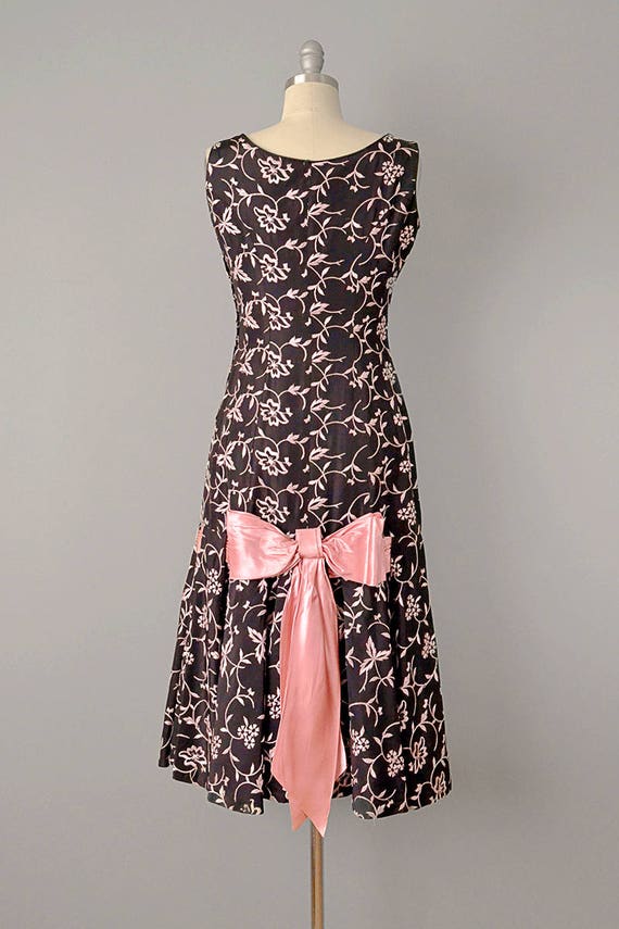 1950s Wiggle Dress / Embroidered Black Silk Taffe… - image 2