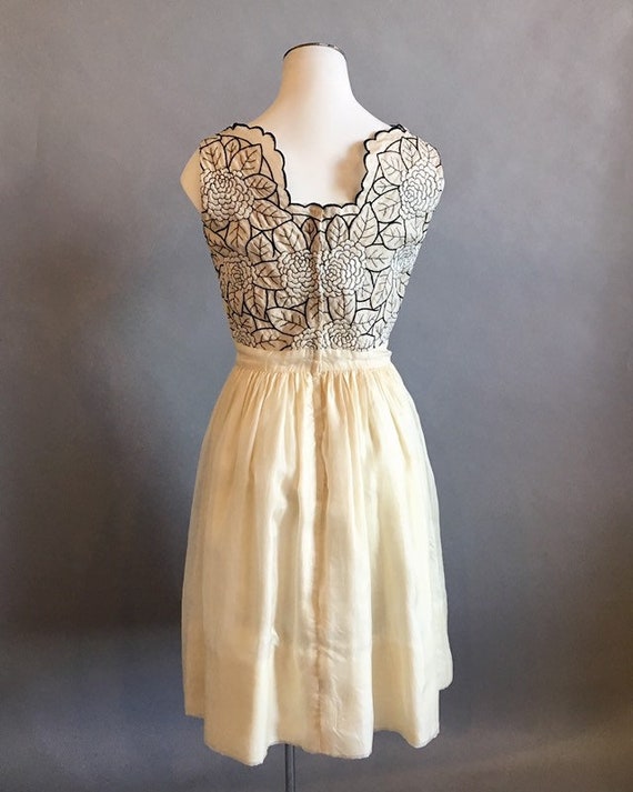 1950s Ivory Silk Embroidered Floral Dress / 50s B… - image 6