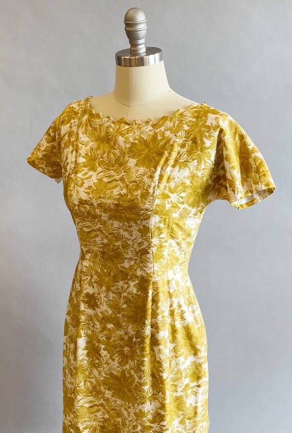 1950s Floral Print Dress / 1950s Wiggle Dress / 5… - image 4