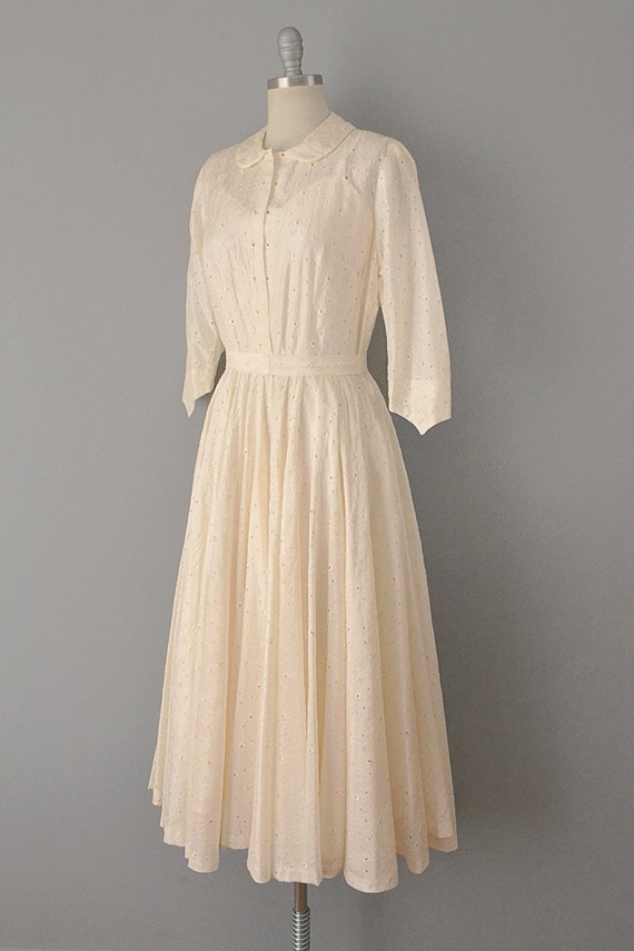 1950s Eyelet Wedding Dress / 50s Ivory Silk Eyele… - image 2