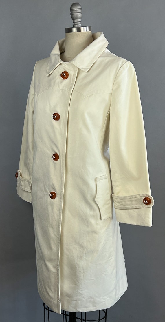 1960s Mod Coat / Celluloid Buttons & Chain on Whi… - image 2