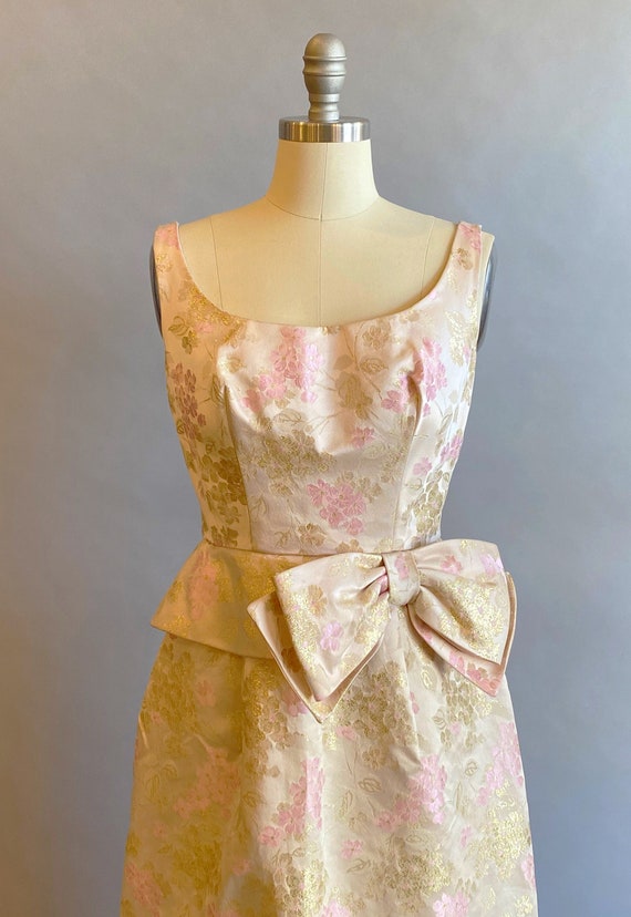 1950's Evening Gown / 1950s Pink and Gold Brocade… - image 4