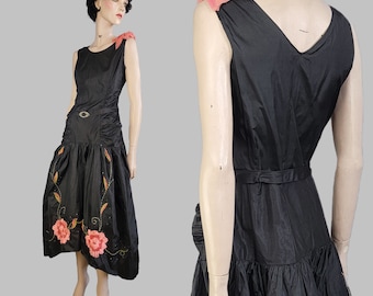 1920s Robe de Style Dress / Rare 1920s / Black Silk Taffeta Dress with Pink Rosettes / Museum Quality / High Low Hem / Size Small