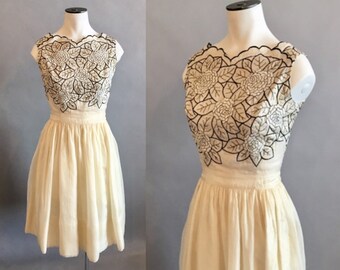 1950s Ivory Silk Embroidered Floral Dress / 50s Black and  White Dress / Flower Embroidery / Fit and Flare Dress / Size Small