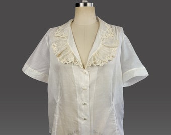 1940s Blouse /  White Cotton Blouse with Embroidered Collar / Handkerchief Cotton / Size Large Extra Large Plus size