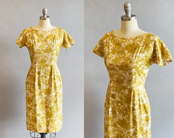 1950s Floral Print Dress / 1950s Wiggle Dress / 50s Day Dress / Vintage Lawn Dress / Size Small