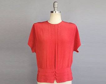 1940s Red Blouse / 1940s Pleated Red Silk Crepe Blouse / 1940s Women's Suit Blouse  / Size Large