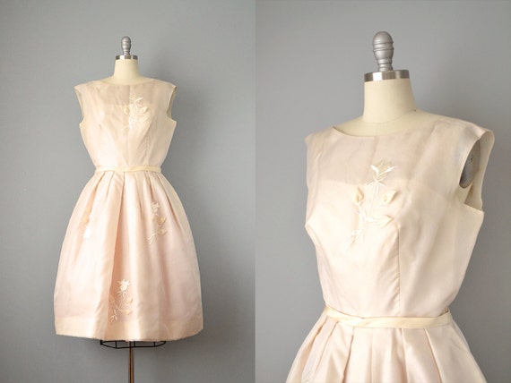 1950's Organdy Dress w/ Embroidery & Appliqué / Si
