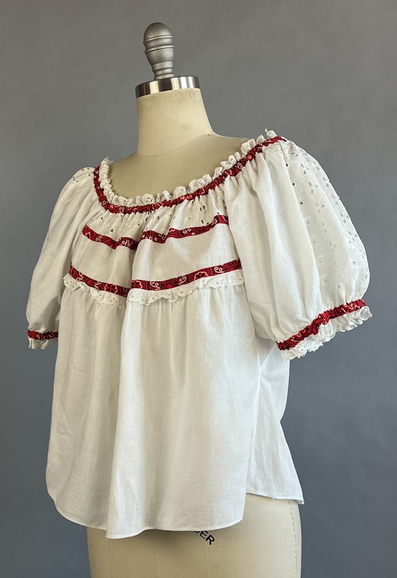 1950s Eyelet Peasant Blouse / White Eyelet Lace Peasa… Gem