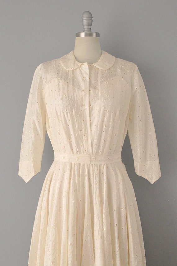 1950s Eyelet Wedding Dress / 50s Ivory Silk Eyele… - image 3