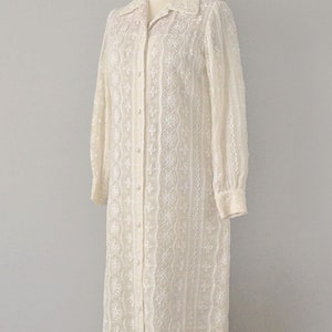 Nat Kaplan Embroidered Ivory Cotton Shirtwaist 1960s Dress / Size Medium image 2