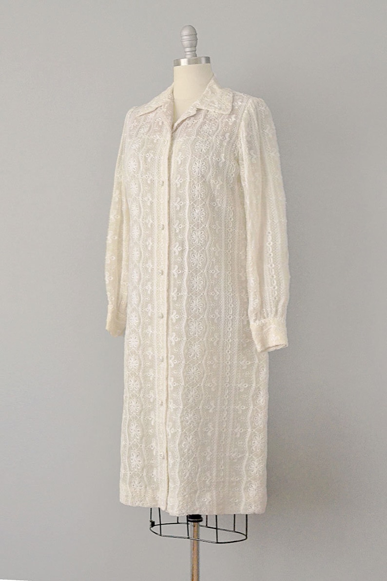 Nat Kaplan Embroidered Ivory Cotton Shirtwaist 1960s Dress / Size Medium image 2