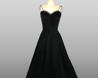 1950s Velvet Dress / 1950s Cocktail Dress / 1950s Black Velvet Dress / 1950s Party Dress / Jonny Herbert / Fit and Flare Dress / Size Small