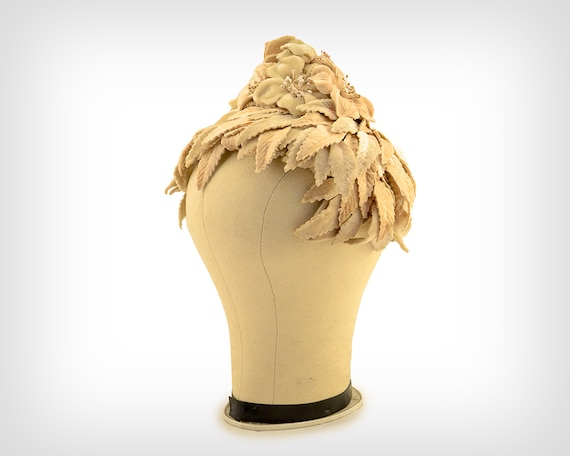 1950s Hat / 1950s Velvet Ivory Leaf & Flower Hat - image 1