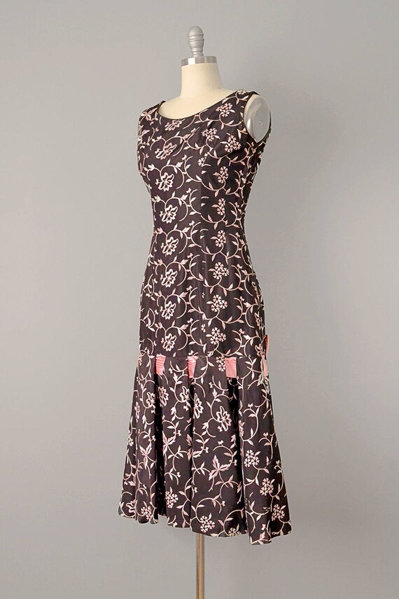 1950s Wiggle Dress / Embroidered Black Silk Taffe… - image 5