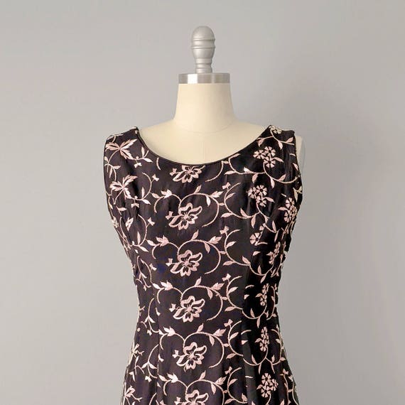 1950s Wiggle Dress / Embroidered Black Silk Taffe… - image 7