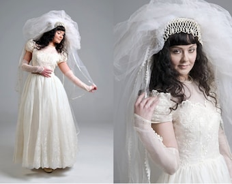 1940s Bridal Dress / 1940s Ivory Organdy Eyelet Wedding Gown / Size Medium