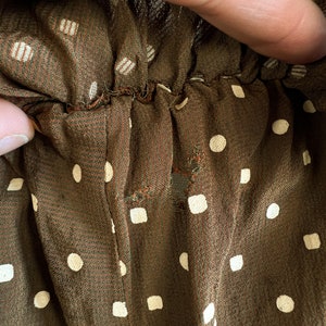 1950s Polka Dot Blouse / Brown Cropped Top / Polka Dot Print Blouse w/ Ruffled Neckline / Size Large XL image 5