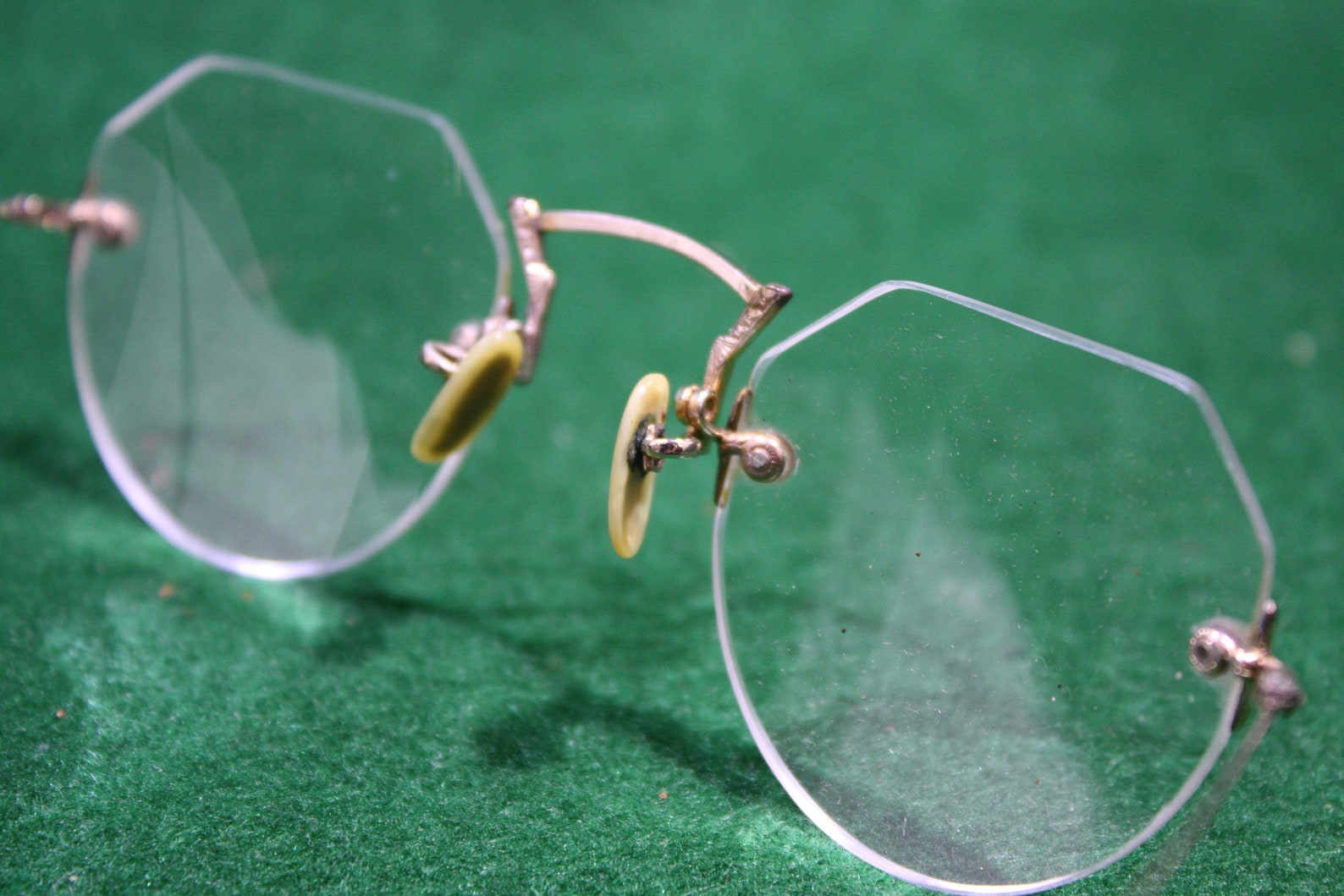 Vintage Gold Rimless Saddle Bridge Eyeglasses With Original Etsy vintage-gold-rimless-saddle-bridge-eyeglasses-with-original-etsy