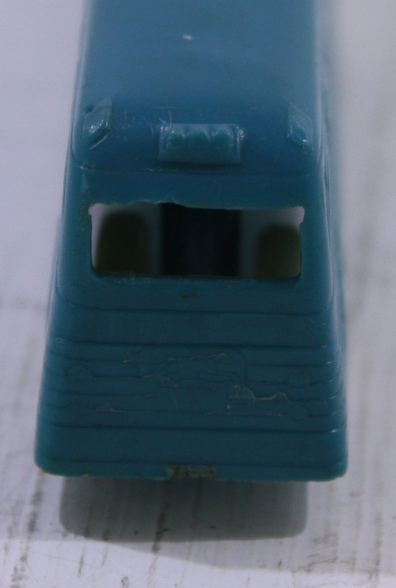 Free Shipping Domestic USA Vintage F /& F Die Mold Plastic Cereal Premium Blue Greyhound Bus