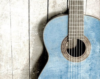 Impression d'art murale bleu acoustique-guitare, photographie de guitare, impression d'art mélomane, art abstrait guitare acoustique, photo vintage vieille guitare bleue