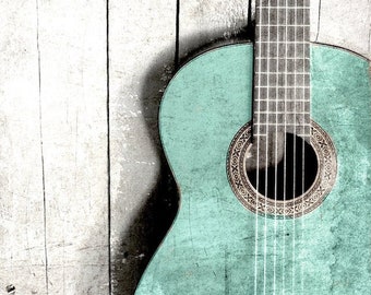 Aqua Acoustic- Gitaar Wall Art Print, Gitaar Fotografie, Muziekliefhebber Art Print, Abstracte Akoestische Gitaar Kunst, Vintage Oude Aqua Gitaar Foto