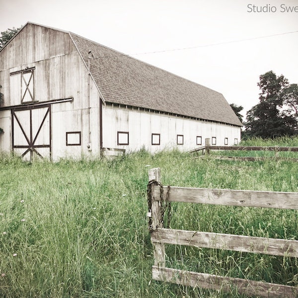 Farmhouse Barn- Old Barn Photo, Barn Wall Art, Barn Art Print, Country Farmhouse Decor, Barn Wall Decor, Rural Barn Countryside Photograph