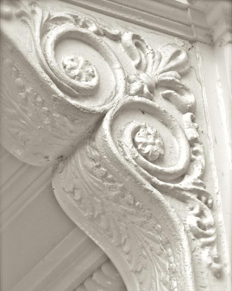 Decoración blanca: fotografía arquitectónica, art déco abstracto blanco, arte de Savannah, ménsula rústica blanca, impresión arquitectónica, decoración de pared de diseño de interiores imagen 2