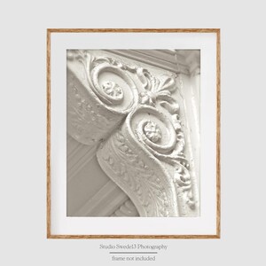 Decoración blanca: fotografía arquitectónica, art déco abstracto blanco, arte de Savannah, ménsula rústica blanca, impresión arquitectónica, decoración de pared de diseño de interiores imagen 1