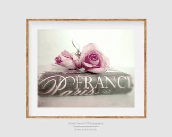 París romántico: impresión de libro y rosa de París, impresión romántica de rosa rosa, decoración de París, Francia, fotografía de rosa rosa shabby chic, arte de libros antiguos