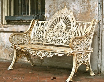 En attente d'un ami - photo de banc vintage, photographie de savane, impression de banc de jardin ancien, art de banc de savane, impression d'art de ferme rustique